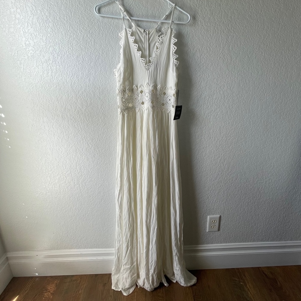 NWT Lulu’s White Lace Maxi Dress